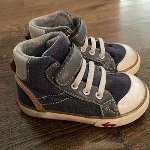 Seek Kai Run Hightop Sneakers size 6